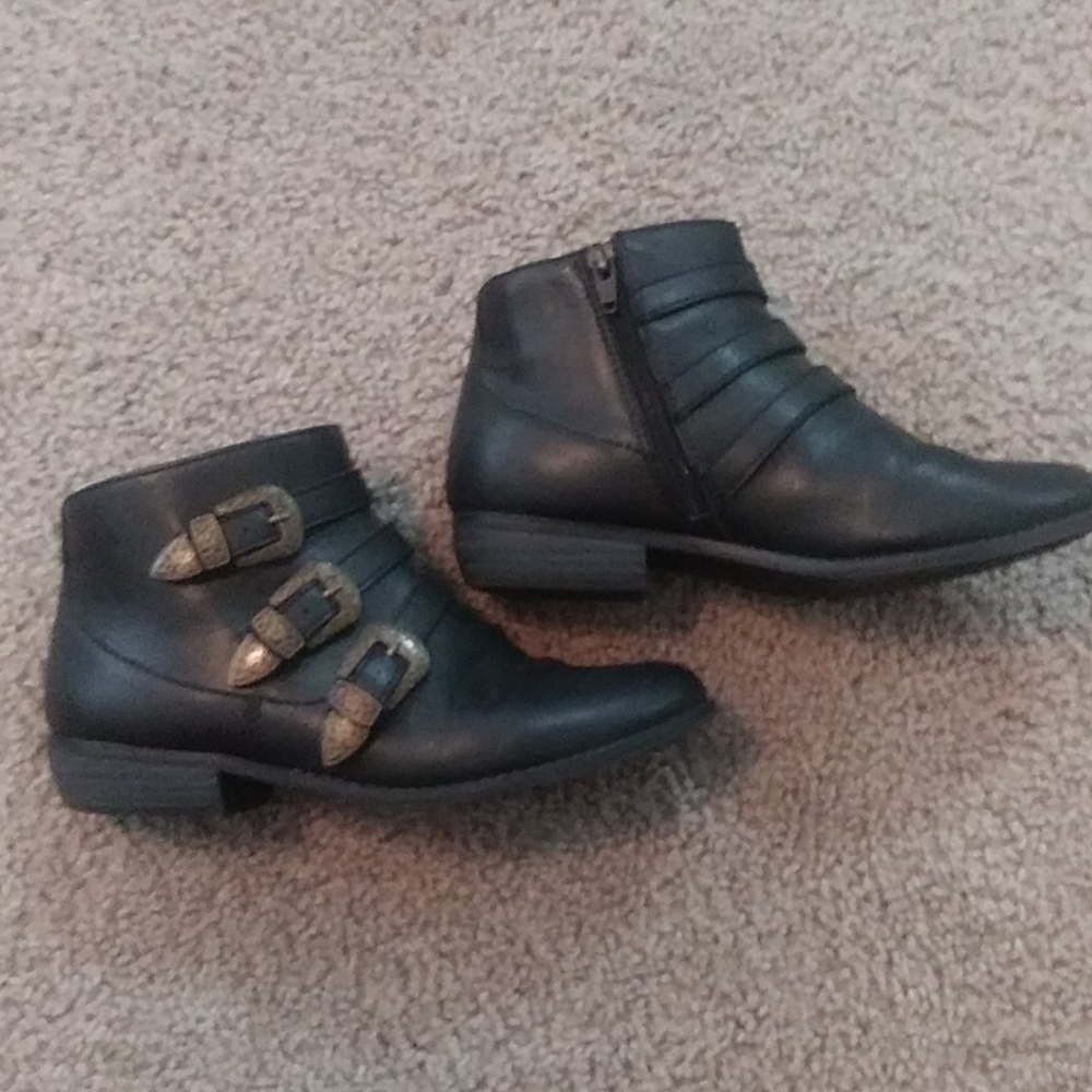 Boots - Picture 3 of 4